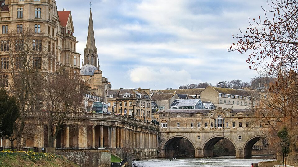 /images/r/bath-england_jpexels-lebele-15799024/c960x540g0-202-6000-3578/bath-england_jpexels-lebele-15799024.jpg