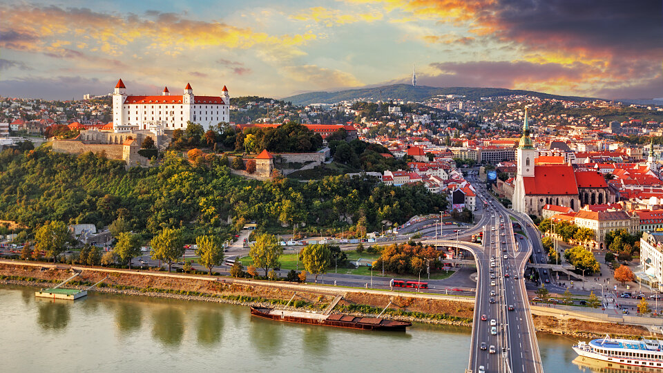 /images/r/bratislava_slovakia/c960x540g1-381-5614-3539/bratislava_slovakia.jpg