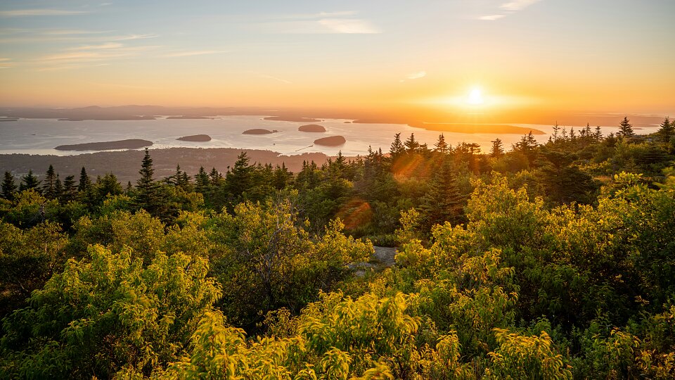 /images/r/cadillac-mountain_sunrise-photo/c960x540g0-828-7925-5286/cadillac-mountain_sunrise-photo.jpg