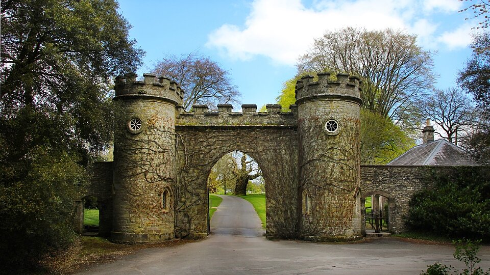 /images/r/castle-gate-stourhead-gardens/c960x540g0-93-1152-741/castle-gate-stourhead-gardens.jpg