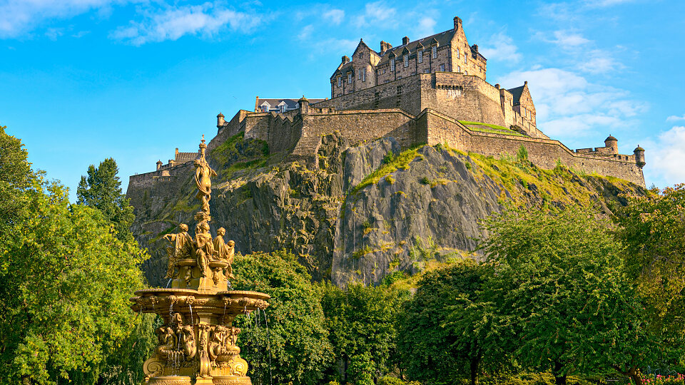 /images/r/edinburgh-castle-scotland-princes-street-gardens-shutterstock_62057491-2/c960x540g0-305-5849-3594/edinburgh-castle-scotland-princes-street-gardens-shutterstock_62057491-2.jpg