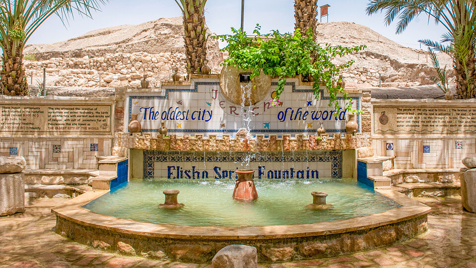 /images/r/jericho-fountain-with-plam-tress/c960x540g177-934-5185-3751/jericho-fountain-with-plam-tress.jpg
