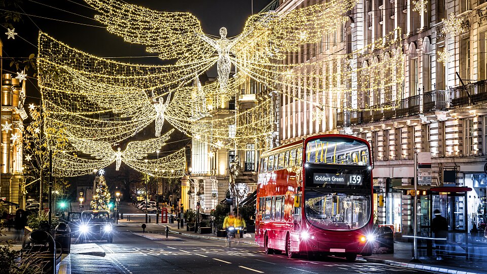 /images/r/london-christmas_shutterstock_2318083445/c960x540g1-318-4704-2964/london-christmas_shutterstock_2318083445.jpg