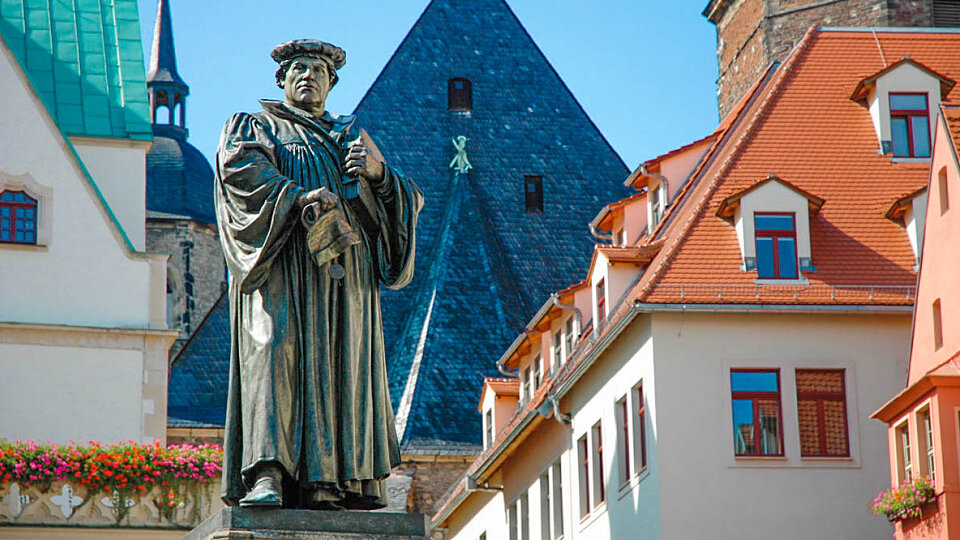 /images/r/martin-luther-statue-1/c960x540g0-122-1185-788/martin-luther-statue-1.jpg