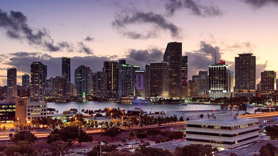 /images/r/miami-3915622_1280/c960x540g86-164-1075-720/miami-3915622_1280.jpg