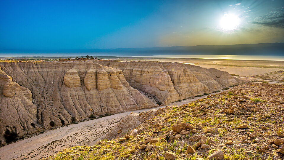 /images/r/qumran-caves-at-sunrise-dead-sea-2/c960x540g0-0-6016-3385/qumran-caves-at-sunrise-dead-sea-2.jpg