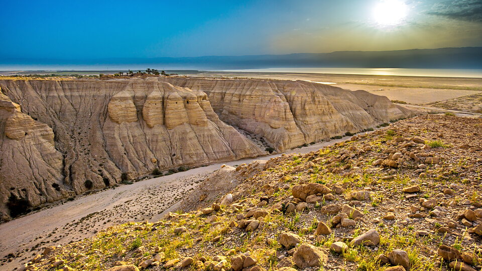 /images/r/qumran-caves-at-sunrise-dead-sea-2/c960x540g0-316-6016-3700/qumran-caves-at-sunrise-dead-sea-2.jpg